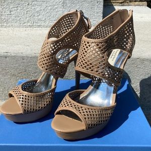 Simply Vera size 9 heels